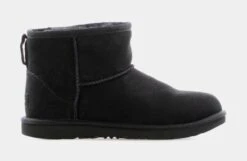 Ugg Classic Mini II Grade School Boots (Black)