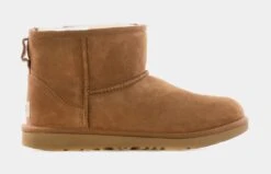 Ugg Classic Mini II Ankle Boot Grade School Boots (Chestnut)