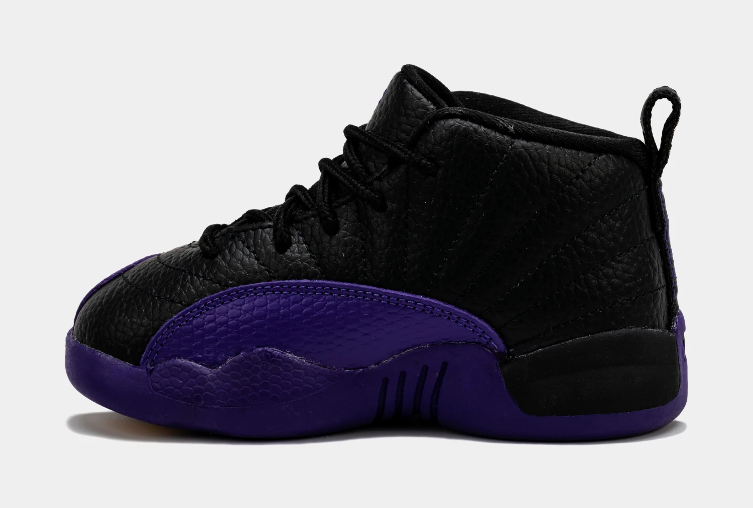 Air Jordan 12 Retro Field Purple Infant Toddler Lifestyle Shoes (Black/Purple) - Image 2